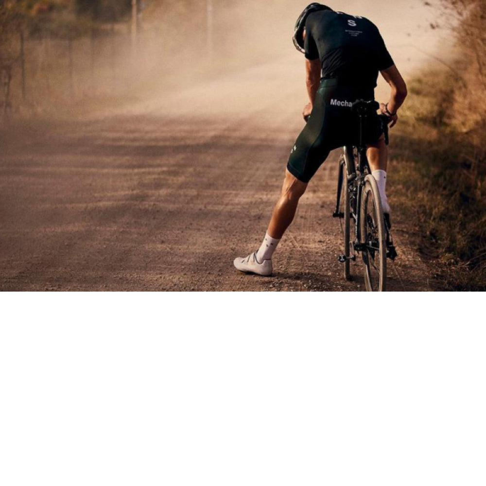 A dusty uphill road embodying the spirit of cycling adventures @ Bici.